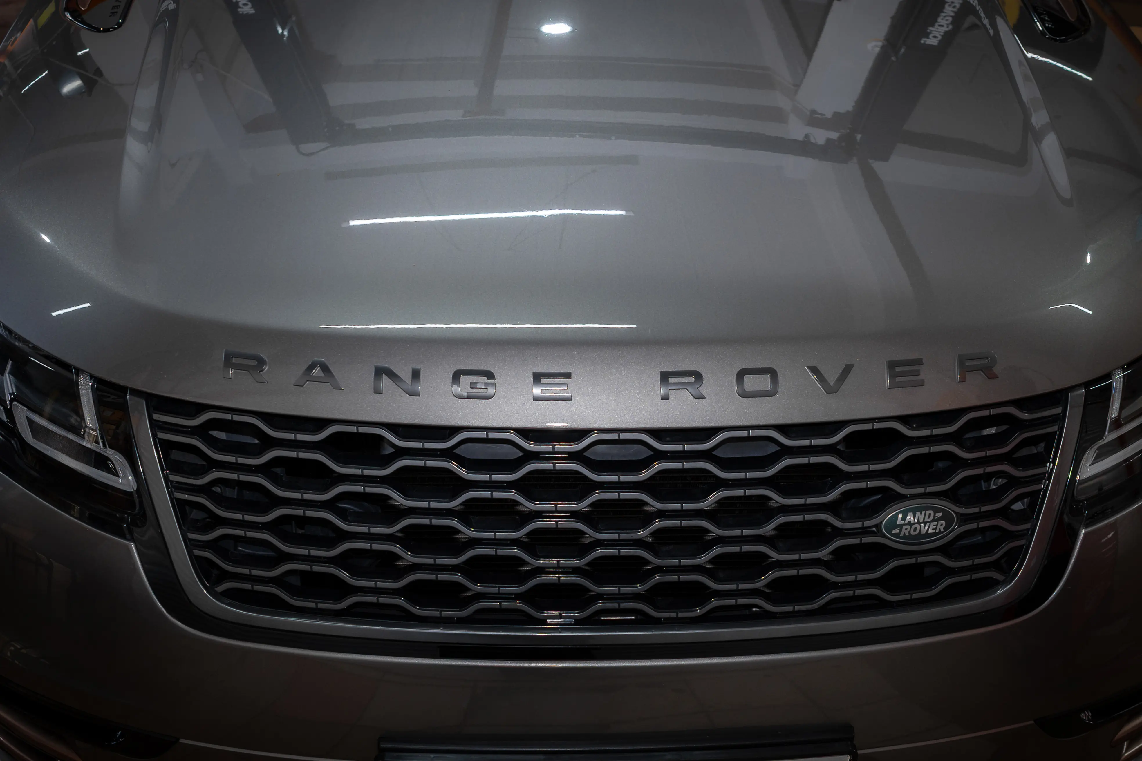 Range Rover vehicle at MILIKOUROS Car Services for specialist service work