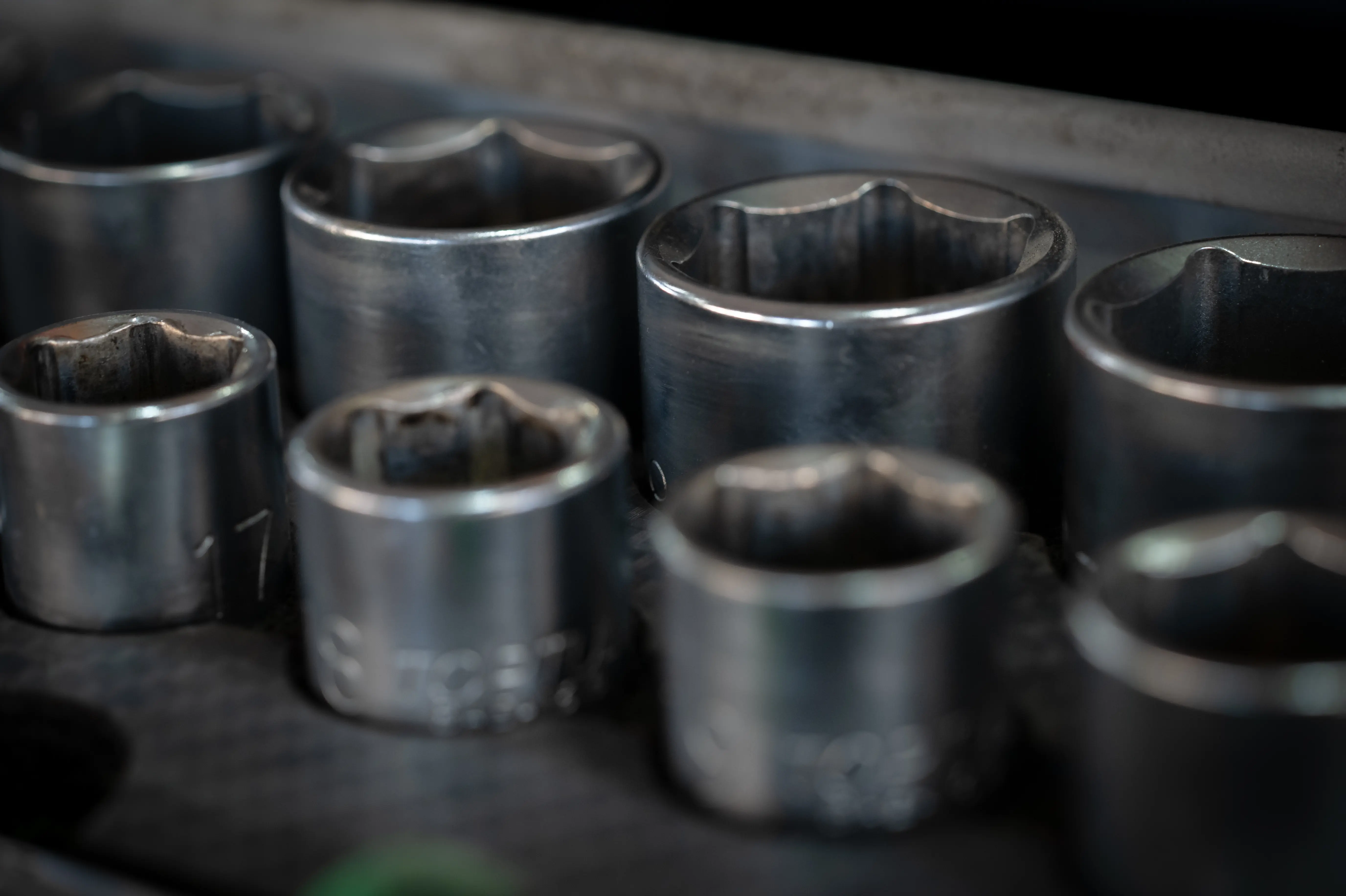 Workshop tools and equipment for automotive repair work